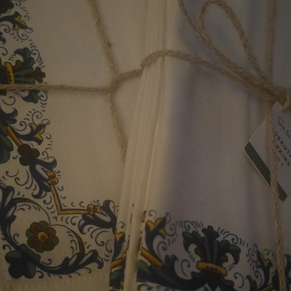 Sur La Table Deruta Napkins, Set of 4, Retail Price $59.95 USD, Size 20
